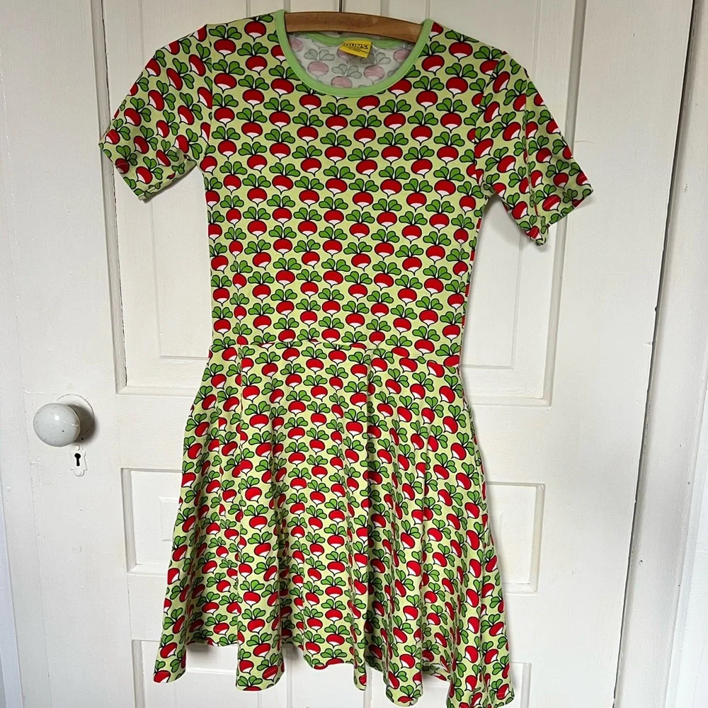 3/$50 ✨ —Duns Short Sleeve Radish Print Dress size 13-14 - Picture 1 of 3